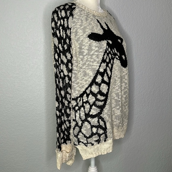 Romeo + Juliet Couture Giraffe Sweater Small - Picture 5 of 10